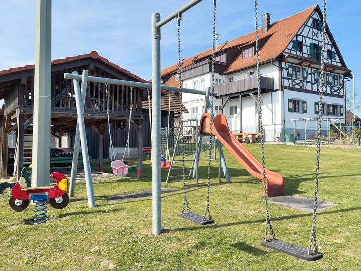 Ganze Wohnung, Haus Hilebrand - Ferienwohnung '5, 45 Qm' mit Gemeinschaftsgarten, Balkon und Wi-Fi in Kressbronn am Bodensee, Region Bodensee-Oberschwaben