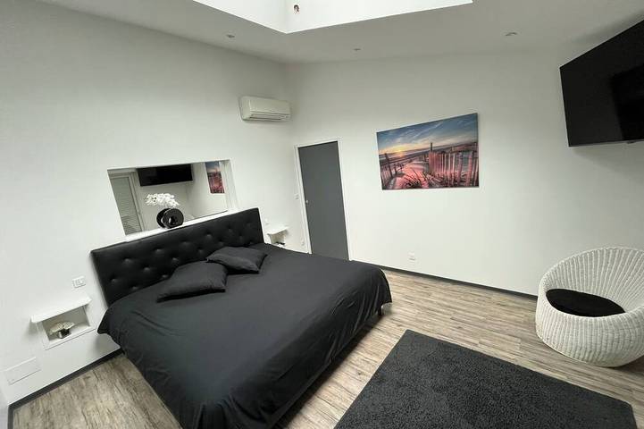 Superb 21 person house with spa, swimming pool, billiards, darts and table tennis. in Saint-Martin-de-Seignanx, Côte d’Argent