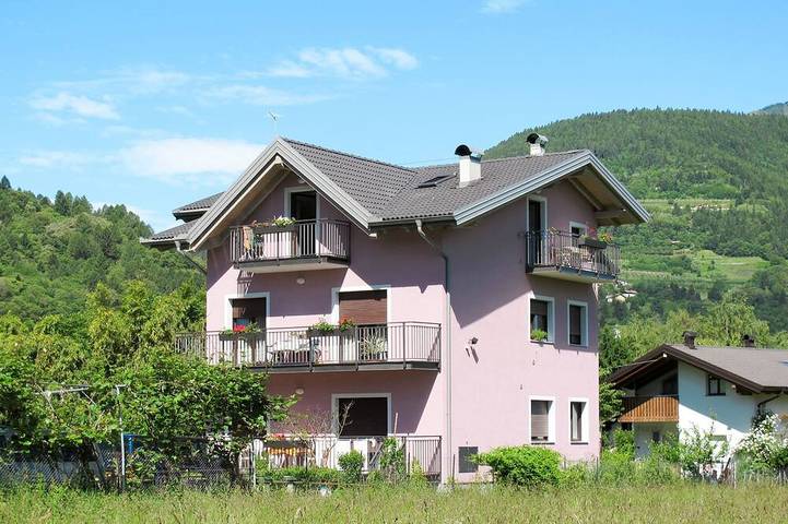 Ferienwohnung für 5 Personen, mit Balkon und Garten in Calceranica al Lago