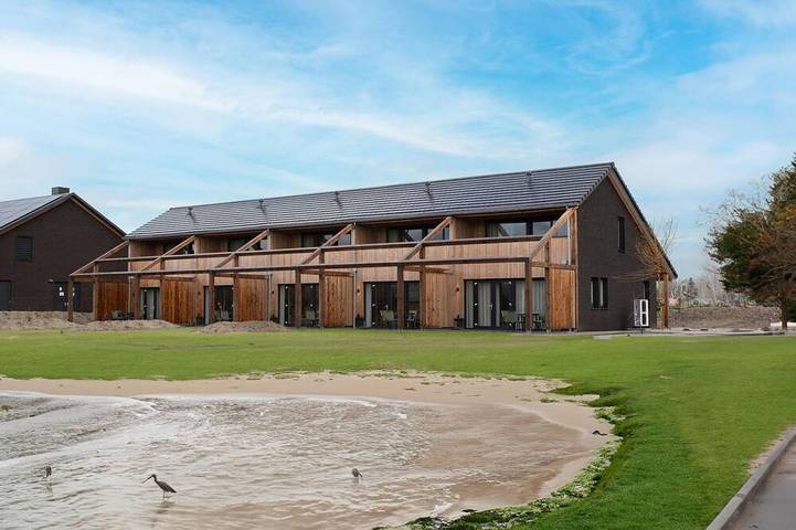 Ferienhaus für 4 Personen, mit Terrasse und Garten sowie Pool, mit Haustier in Nieuwvliet