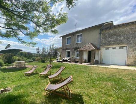 Location de vacances pour 16 personnes, avec jardin et vue, animaux acceptés à Touvre - 2