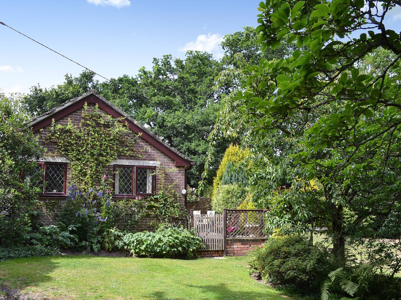 Picket Hill Cottage  in Ringwood, Hampshire