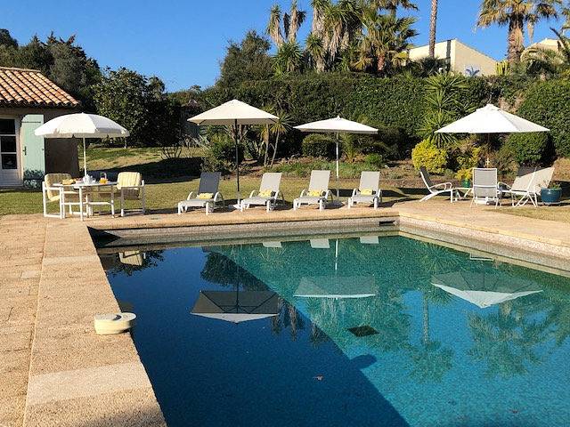 Gîte pour 2 personnes, avec terrasse ainsi que jardin et piscine à Saint-Tropez - 2