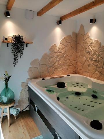 Chalet pour 2 personnes, avec terrasse et jacuzzi dans Meurthe-et-Moselle