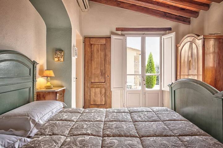 La Vista - private garden and view over Trasimeno Lake in Le Contesse, Cortona