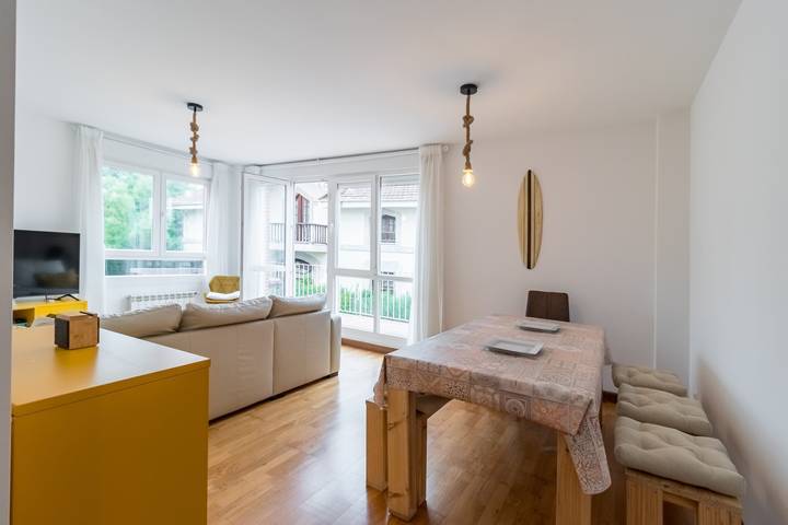 Entire apartment, Apartment 'Gama' with Private Terrace, Balcony and Wi-Fi in Gama, Bárcena de Cicero