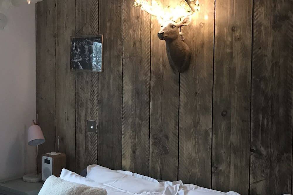 Romantic retreat in the hop fields of Kent, with great sightseeing in Tenterden, Ashford region