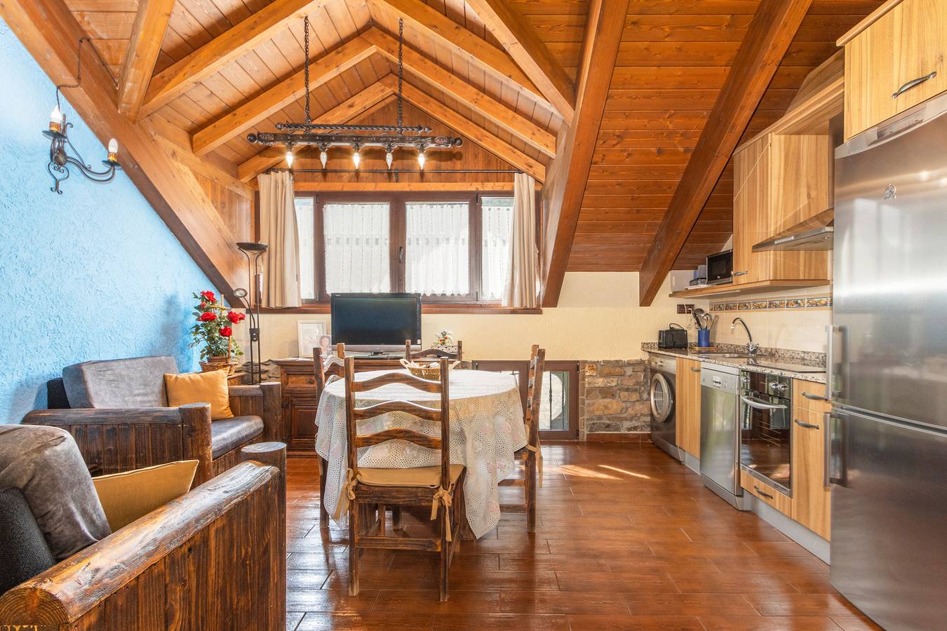 Appartamento 'Larrás' con vista sulle montagne, giardino in comune e Wi-Fi in Fiscal, Pirenei Spagnoli