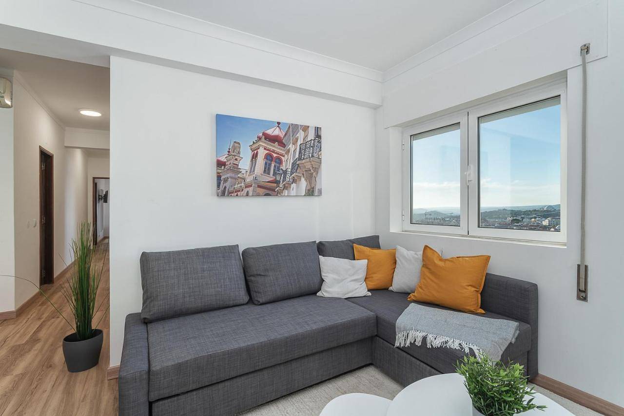 Apartamento inteiro, Hostwise - Spacious & Sunny Flat - Loulé in Loulé, Loulé (São Clemente)