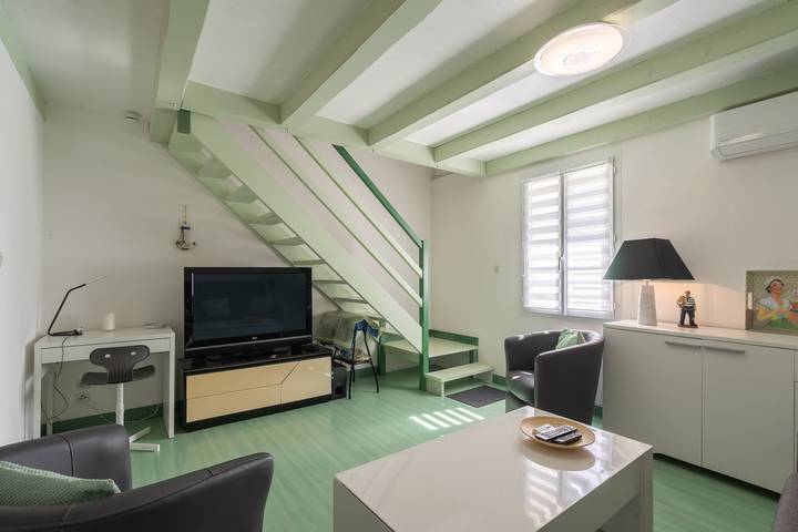 Casa de vacaciones 'L'Olivier' con terraza privada, Wi-Fi y aire acondicionado in Saint-Just-Luzac, Côte de Beauté