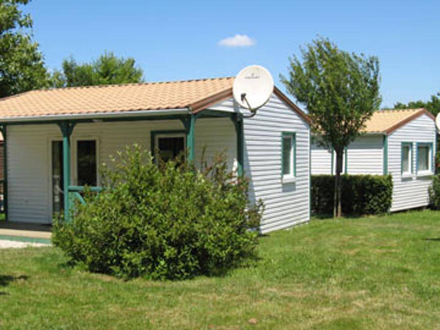 Camping Le Moulin de Rambourg - Chalet 4 personnes in Nesmy, Région de La Roche-sur-Yon