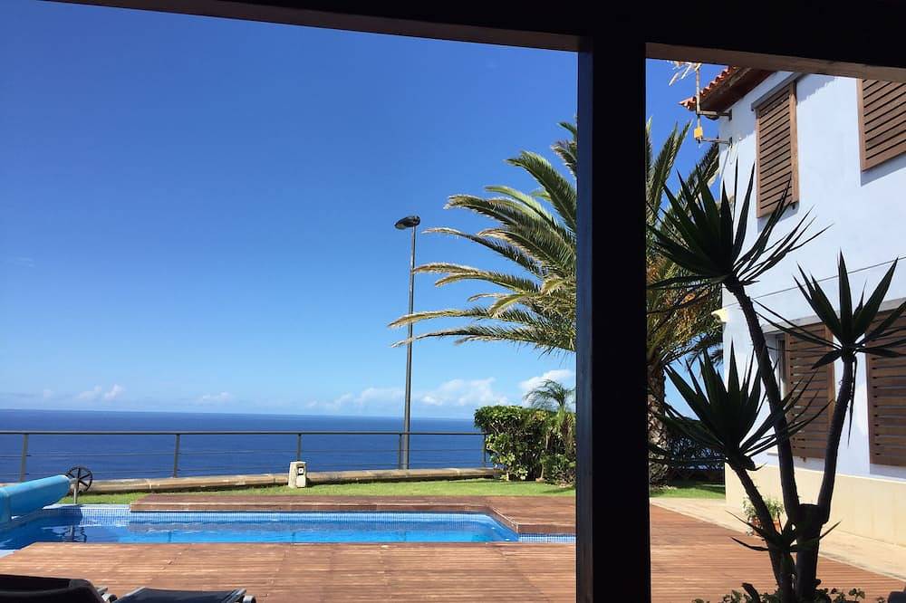 Maravilloso chalet con piscina climatizada en primera línea!!! in Juan Fernández, Tacoronte