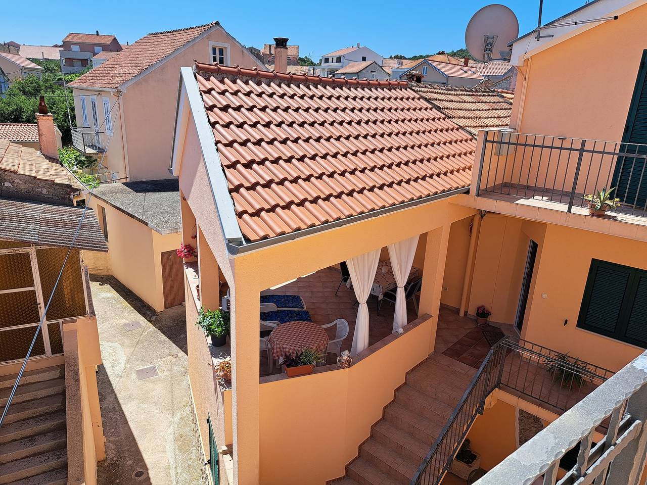 Ganze Wohnung, One bedroom apartment with terrace Kukljica, Ugljan A-8209-c in Kukljica, Insel Ugljan