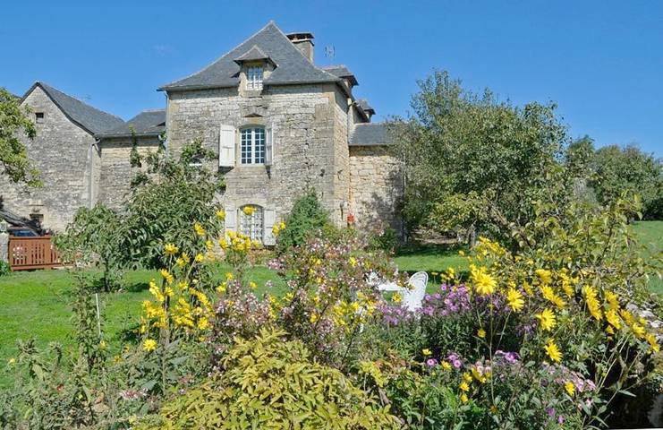 Location de vacances pour 4 personnes, avec Terrasse ainsi que Jardin et Vue à Mouret (Aveyron)