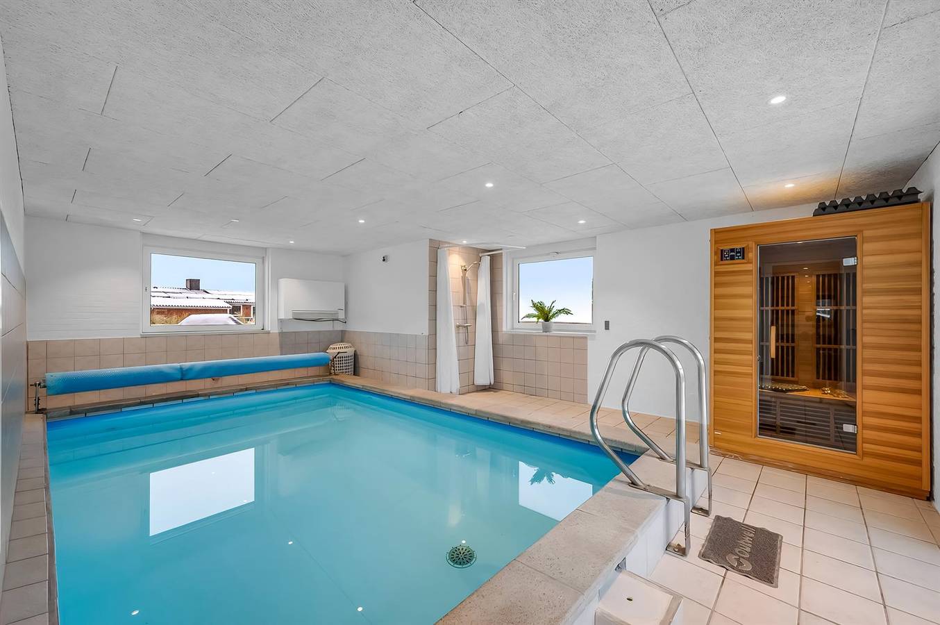 Awesome home in Ringkøbing w/ Wifi, 4 Bedrooms and Indoor swimming pool in Ringkøbing, Holmsland Klit