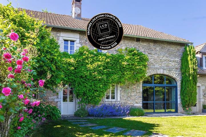 Location de vacances pour 10 personnes, avec terrasse ainsi que sauna et jardin à Montceau-et-Écharnant