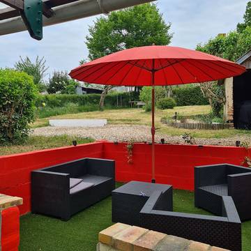 Gîte pour 8 personnes, avec terrasse et jardin à Bocal (récipient)