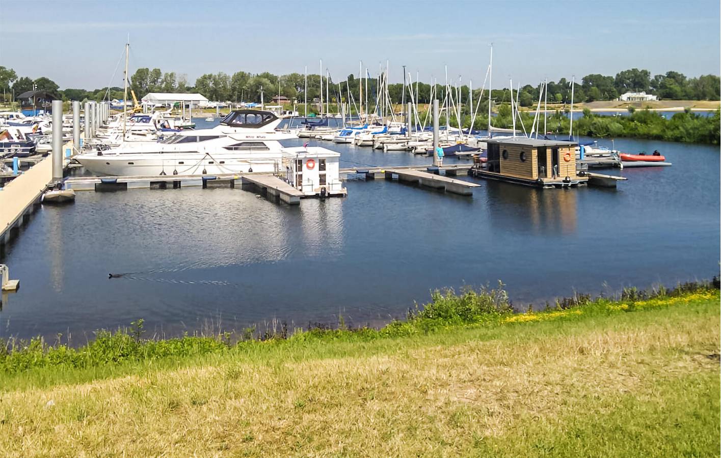 Hausboot für 4 Personen mit Terrasse in Ophoven, Kinrooi