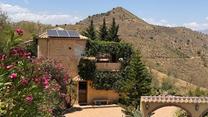 Holiday Home 'Casa Montes' with Lake View, Wi-Fi and Air Conditioning in Viñuela, Cordillera Penibética