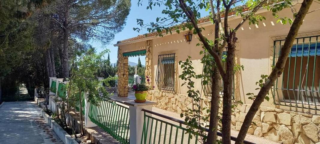 Chambre d’hôte, avec Terrasse ainsi que Jardin et Piscine à Yecla