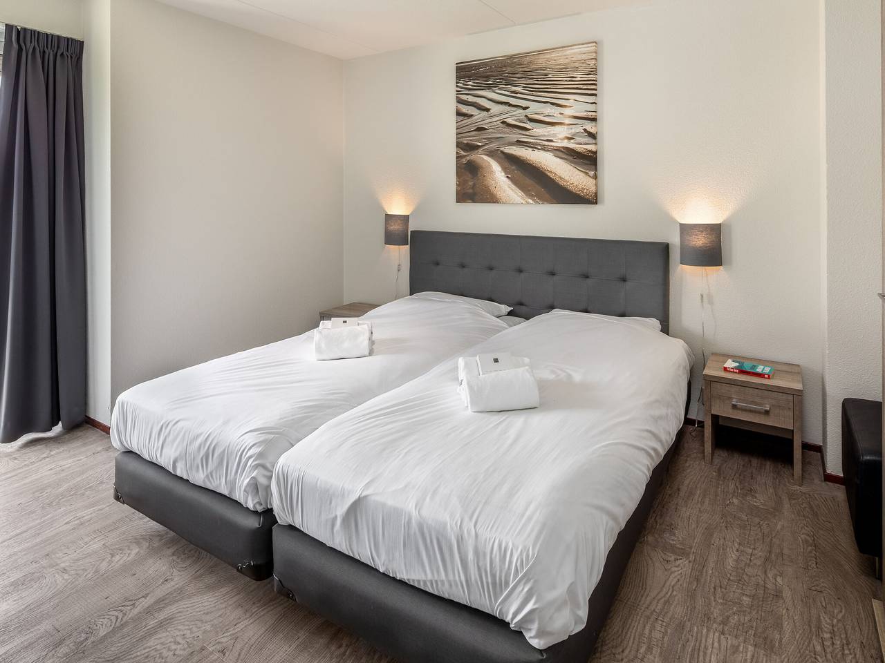 Moderne villa met omheinde tuin. in De Banjaard, Kamperland