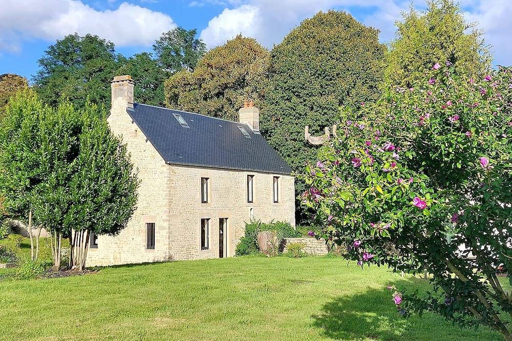 Maison de campagne de1799 renovée proche des sites du débarquement et de Bayeux. in Juaye-Mondaye, Région de Bayeux