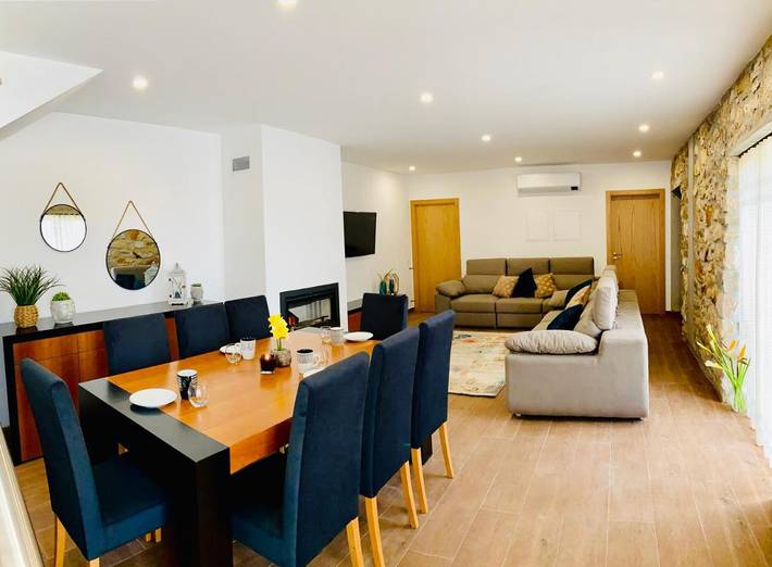 Location de vacances pour 8 personnes, avec vue ainsi que piscine et jardin dans Santiago da Guarda - 4