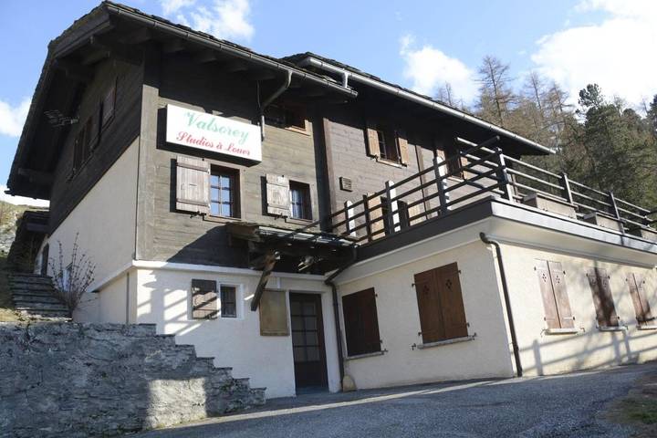 Gîte pour 2 personnes, avec vue et terrasse à Bourg-Saint-Pierre - 2