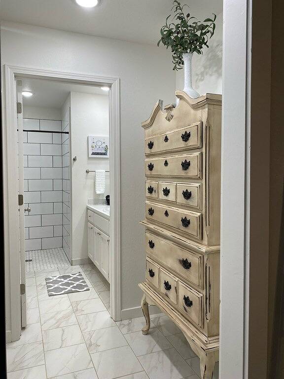 Honey Bee Cottage, ez trailer parking 🔥place, king, paved,🔥pit , Fast Wifi 3tvs in Mena, Ouachita National Forest