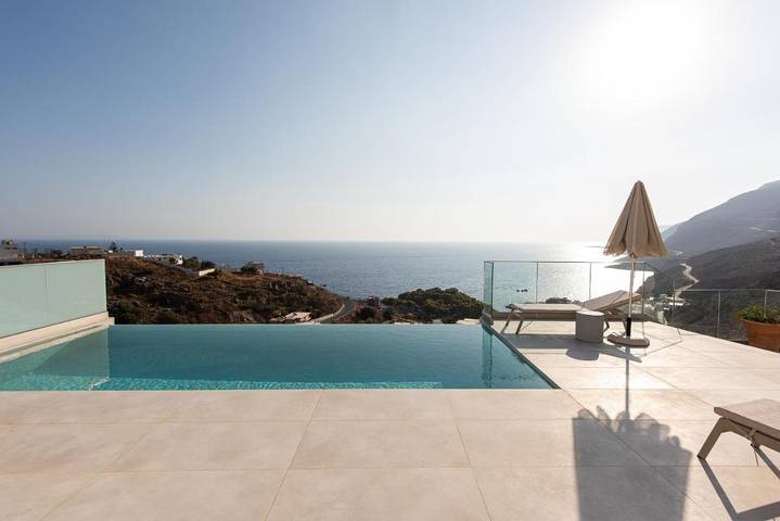 Location de vacances pour 4 personnes, avec vue ainsi que piscine et balcon dans Chóra Sfakíon - 4