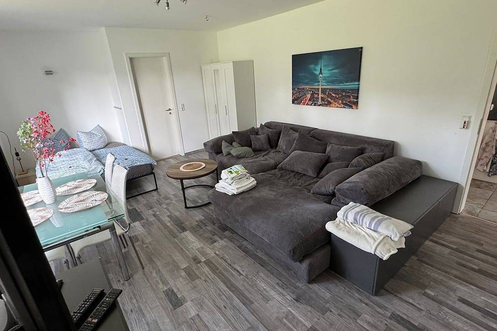 Ganze Wohnung, Gemütliche ruhige Ferienwohnung in Berlin mit Terrasse, kostenfreiem Parkplatz in Marzahn - Hellersdorf, Berlin
