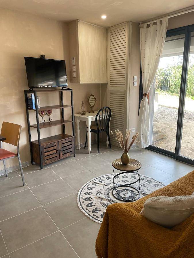 Gîte pour 2 personnes, avec vue et terrasse à Saint-Jean-de-Muzols - 4