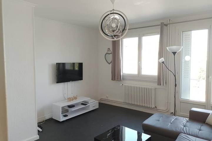 Gîte pour 4 personnes, avec Balcon et Jardin à Vaulx-en-Velin