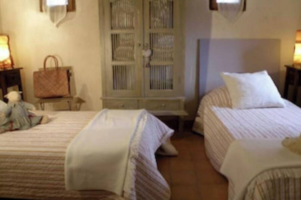 Beautiful 490m2 property for 25 people with swimming pool in the Luberon  in Rustrel, Parc naturel régional du Luberon
