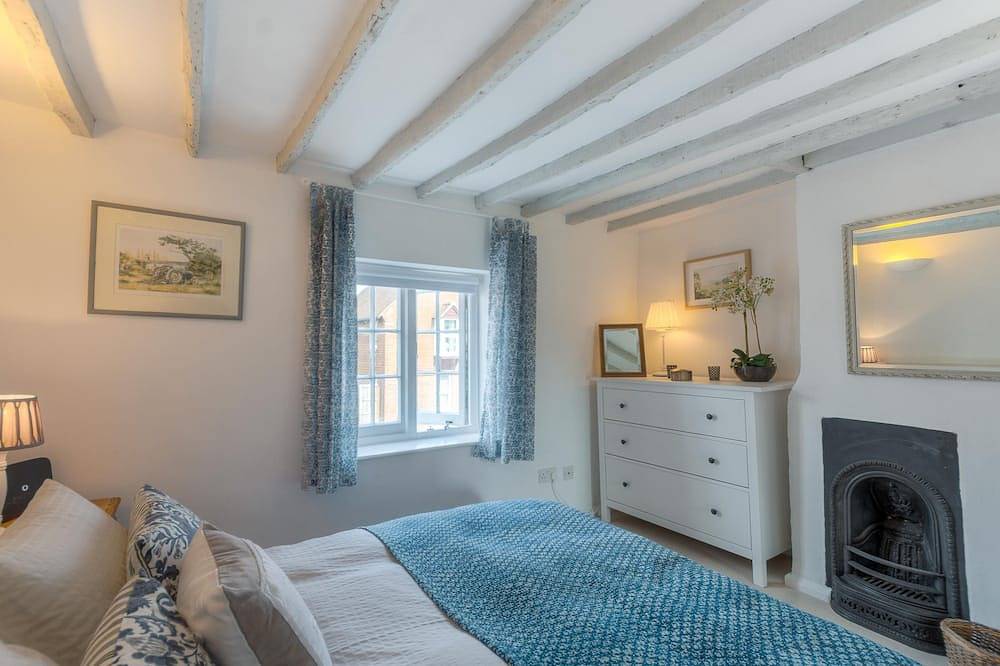 18th century flint cottage in Arundel in Arundel, South Downs