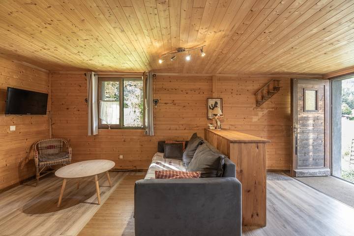 Hel lägenhet, Apartment 'La Charbonnière 2' with Mountain View, Private Terrace and Wi-Fi in Cordon, Pays du Mont-Blanc
