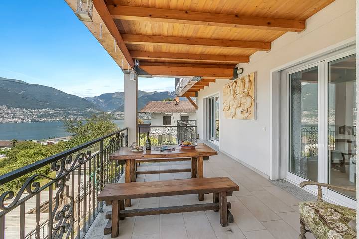 Ferienwohnung für 4 Personen, mit Terrasse und Seeblick, kinderfreundlich in Gambarogno