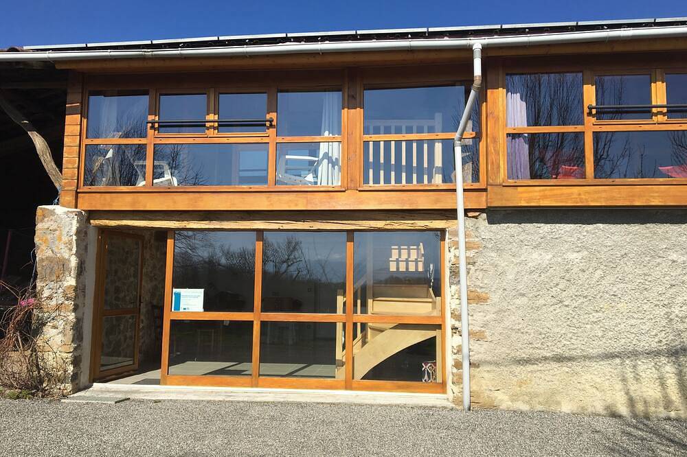 Gîte avec piscine et vue sur les Pyrénées in Camarade (Ariège), Parc naturel régional des Pyrénées ariégeoises
