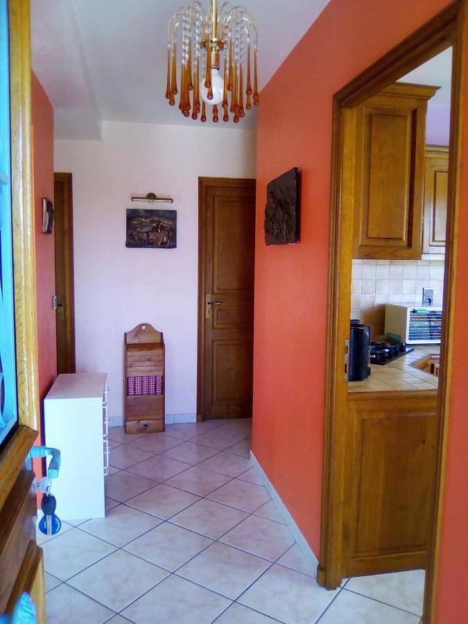 Location de vacances pour 6 personnes, avec vue ainsi que jardin et terrasse dans Sarrouilles - 4