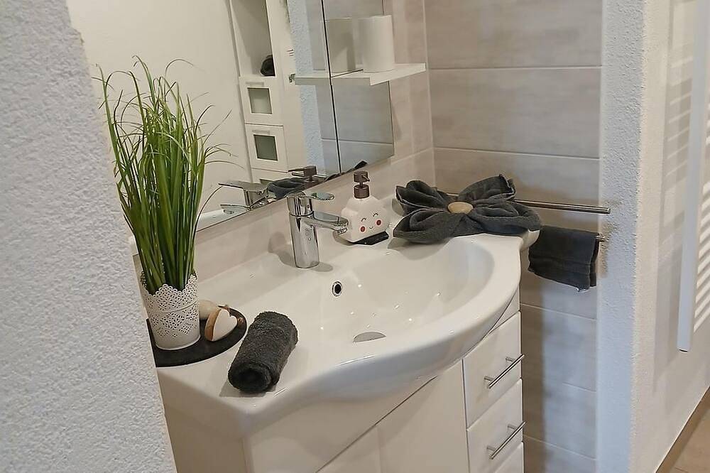 Ganze Wohnung, Ferienwohnung May - 2-Bett-Ferien-Appartment Dusche/Wc in Seiwerath, Eifelkreis Bitburg-Prüm