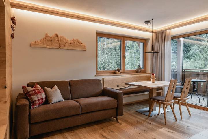 Gîte pour 4 personnes, avec jacuzzi et jardin à Funes