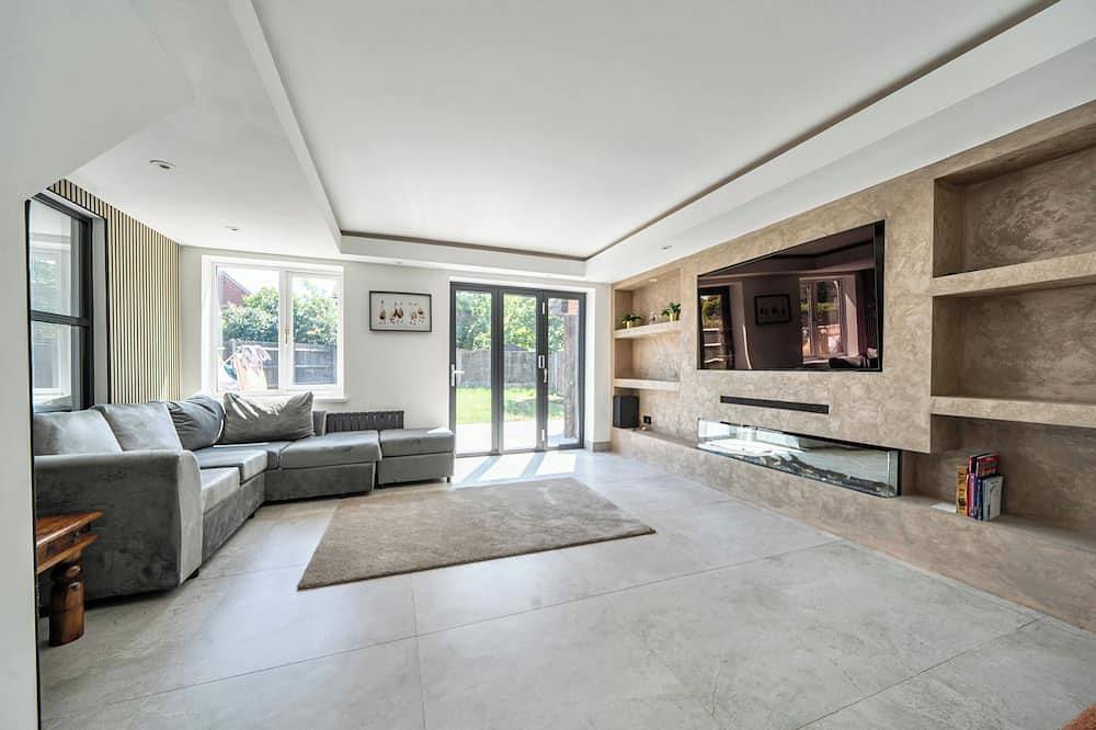 Aylesbury - Sleeps 6 - Parking - Central Location in Aylesbury, Chiltern Hills
