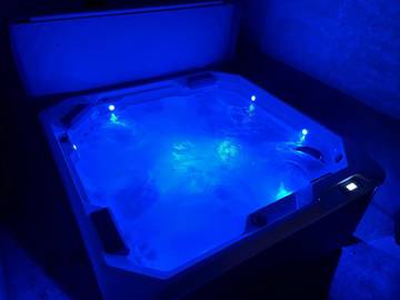 Gîte pour 9 personnes, avec jardin et jacuzzi dans Azannes-et-Soumazannes