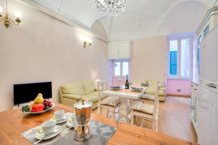 Ferieleilighet for 4 personer, med Barnebasseng i Alassio
