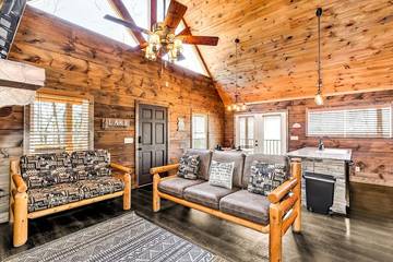 Log Cabin for 6 Guests in Lake Guntersville, Alabama, Picture 3