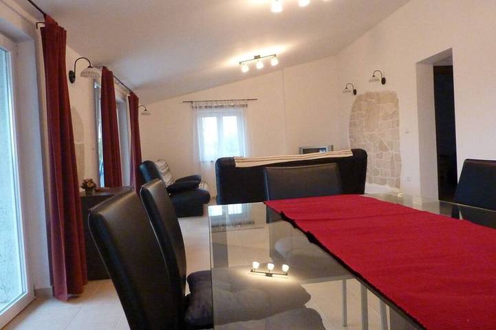 Ferienhaus für 6 Personen, mit Garten und Terrasse in Peroj