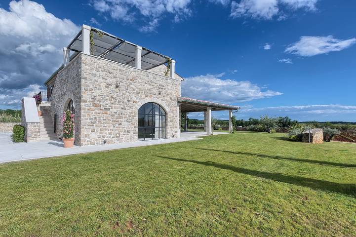 Villa für 10 Personen, mit Sauna und Terrasse sowie Balkon/Terrasse in Umag - 3