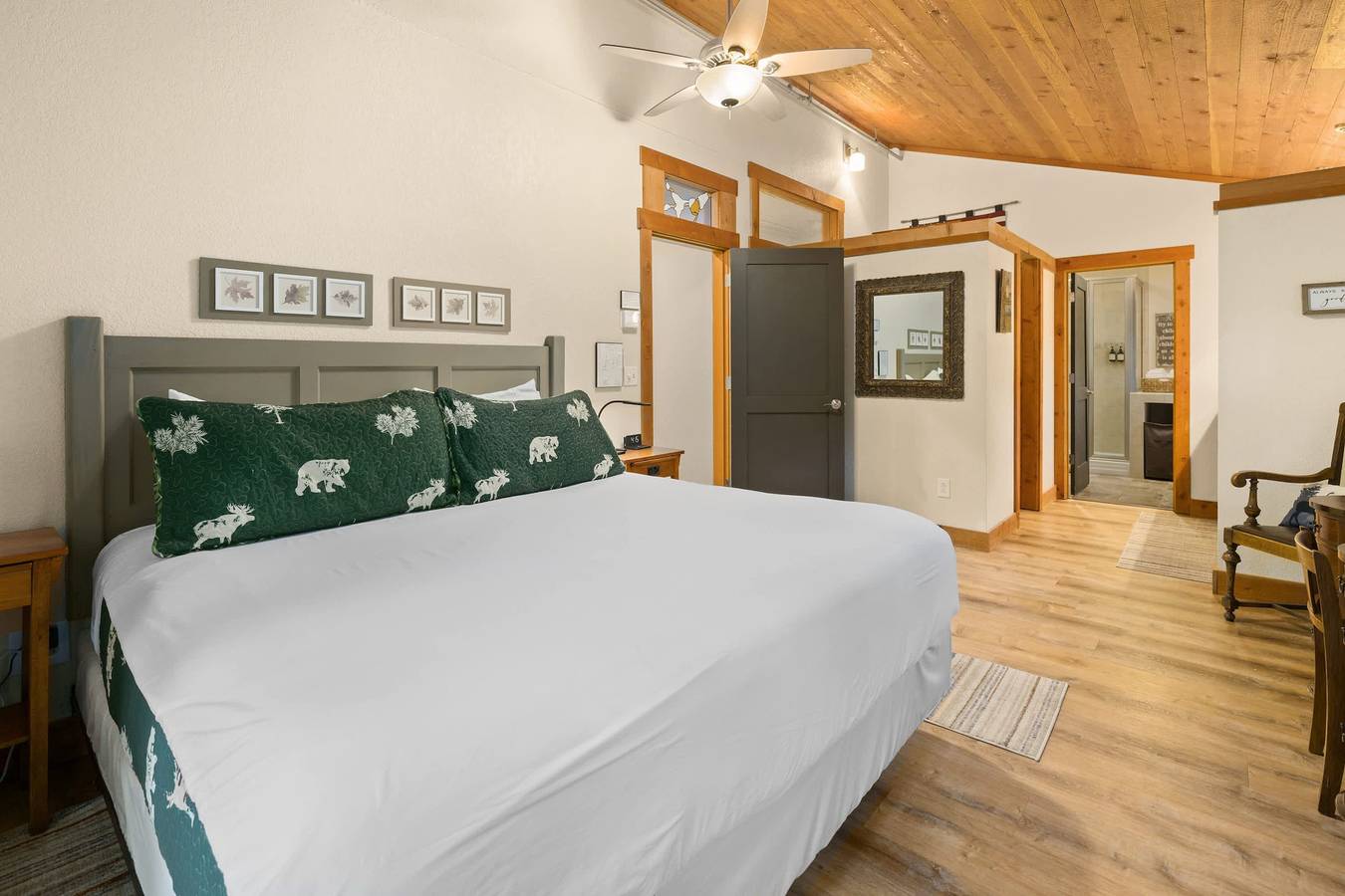 5Bd, Hottub, Fireplaces, Firepit, Bbq, Bonus Suite in Condado de Kittitas