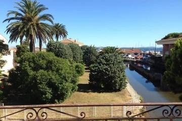 Location de vacances pour 6 personnes, avec jardin et balcon dans Zone nature des vieux salins d'Hyères