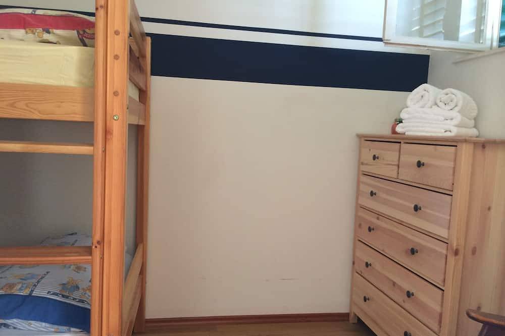 Ganze Wohnung, Beach House Villa Antares, apt. A4 ground floor terrace in Pisak, Split-Dalmatien